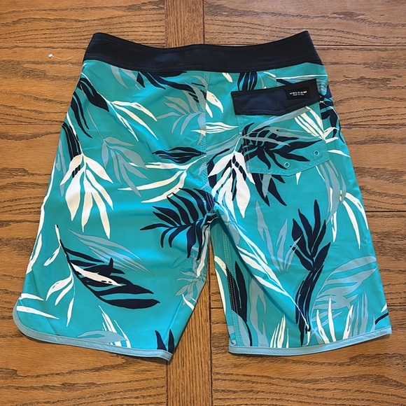 NWT VOLCOM Bleeding Leaf Mod Swim Trunks Board Shorts ~ Size 30 - Picture 4 of 6